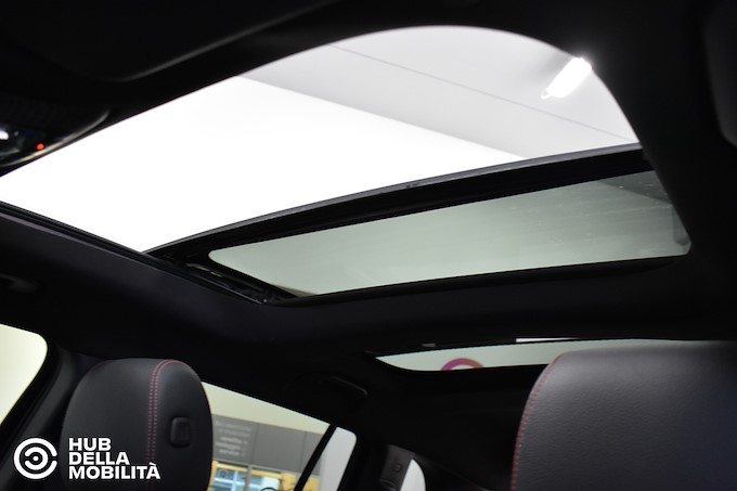 MERCEDES-BENZ GLB 200 d Automatic Premium